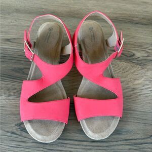 Giani Bernini women's coral colored/hot pink memory foam 'Belinaa' wedge sandals